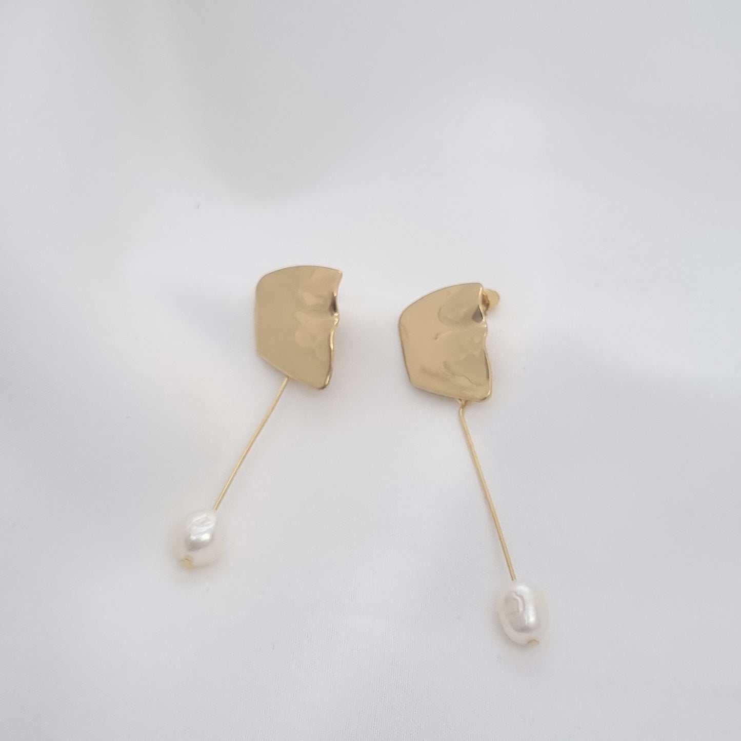 Aretes Largos con Perlas